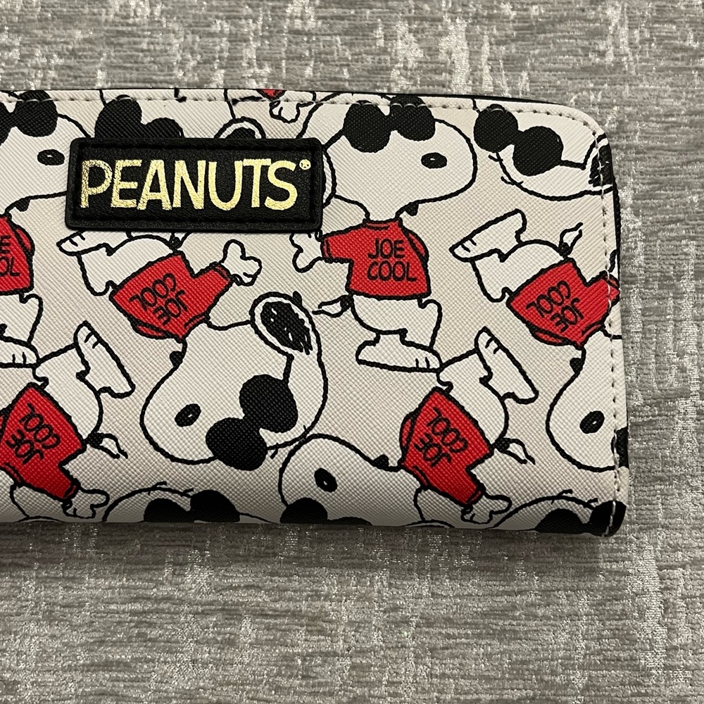 Peanuts Snoopy Zip Around Wallet - Picture 4 of 6